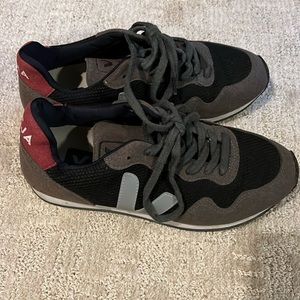 Women’s size 8 Veja sneakers